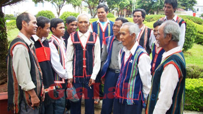 ປະກອບຄຳເຫັນສ້າງແຜນຮ່າງ “ເພີ່ມທະວີບົດບາດຂອງຜູ້ມີອິດທິພົນຊື່ສຽງສຳລັບວຽກງານຊົນເຜົ່າ…”